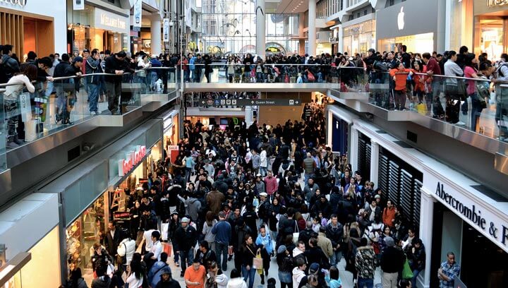 Black Friday crowds shopping