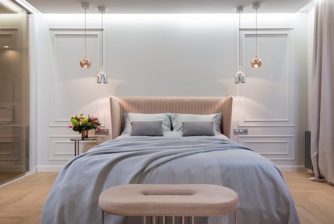 Double bed with headboard
