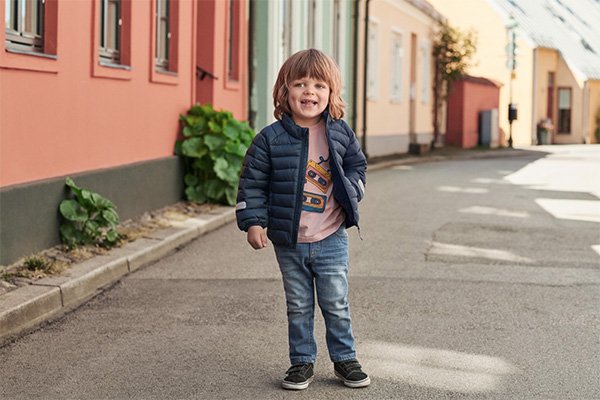 Kid wearing ethical cotton clothes