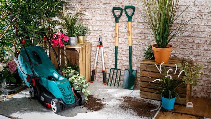 Robert Dyas banner - Robert Dyas lawnmower and gardening tools